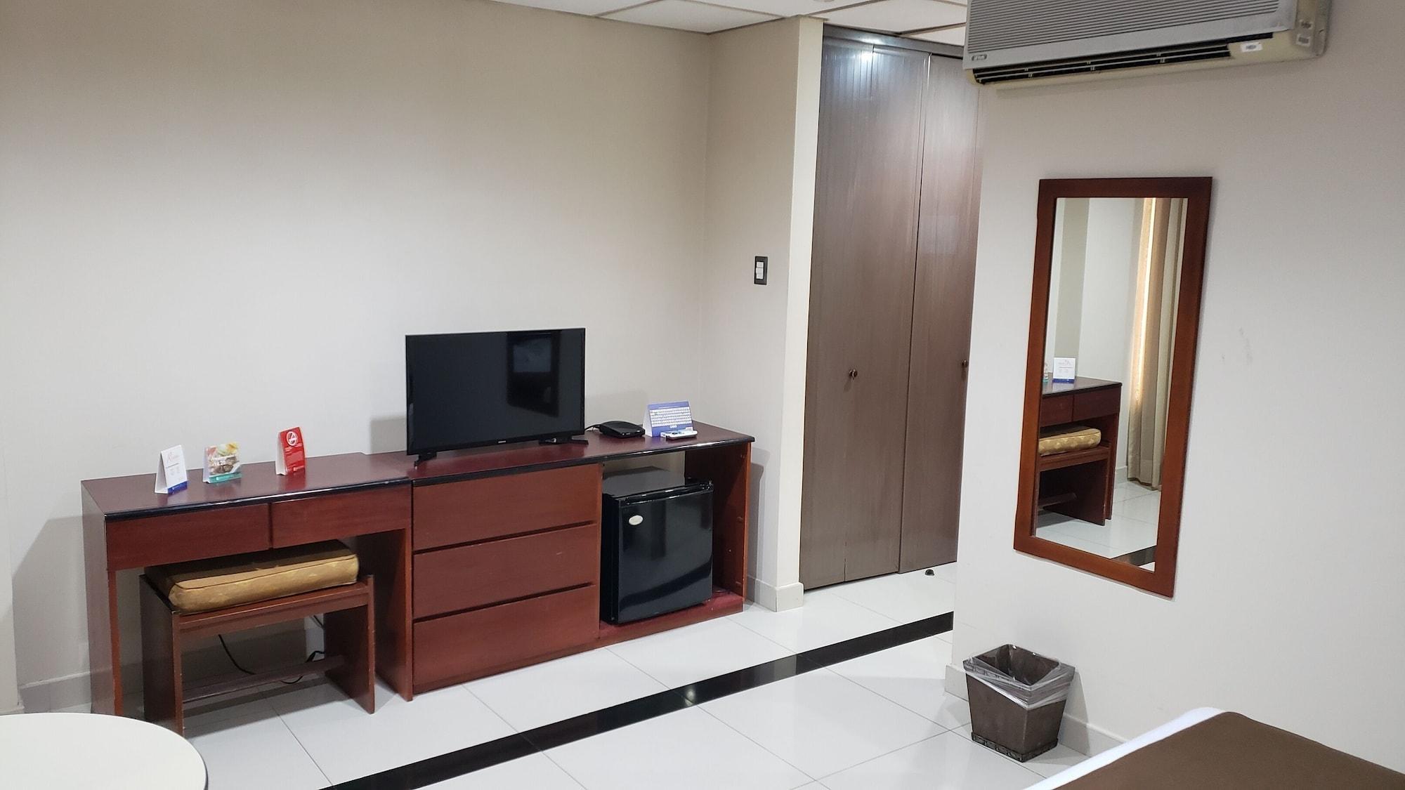 Hotel Ramada Гуаякіль Екстер'єр фото