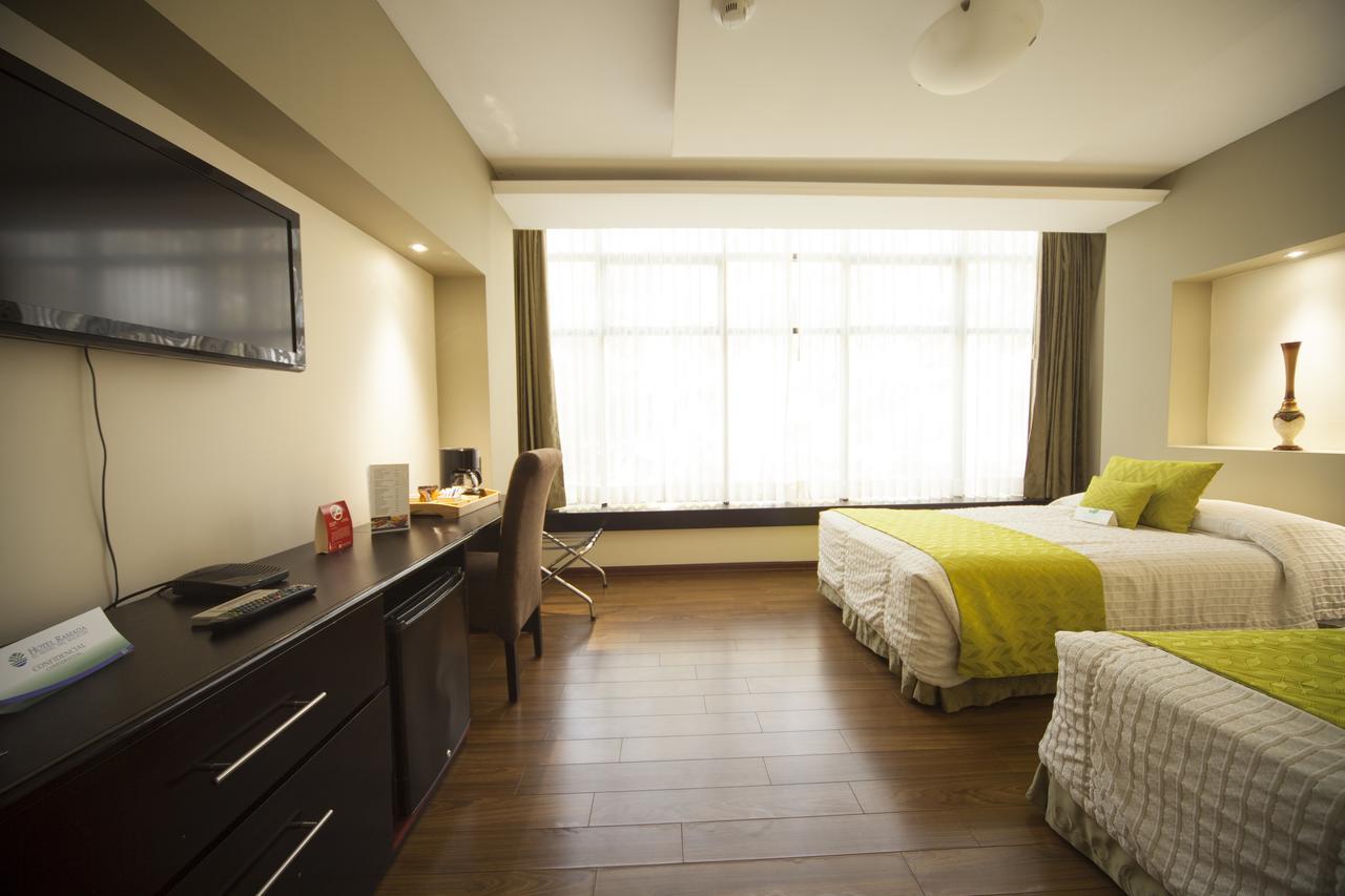 Hotel Ramada Гуаякіль Екстер'єр фото