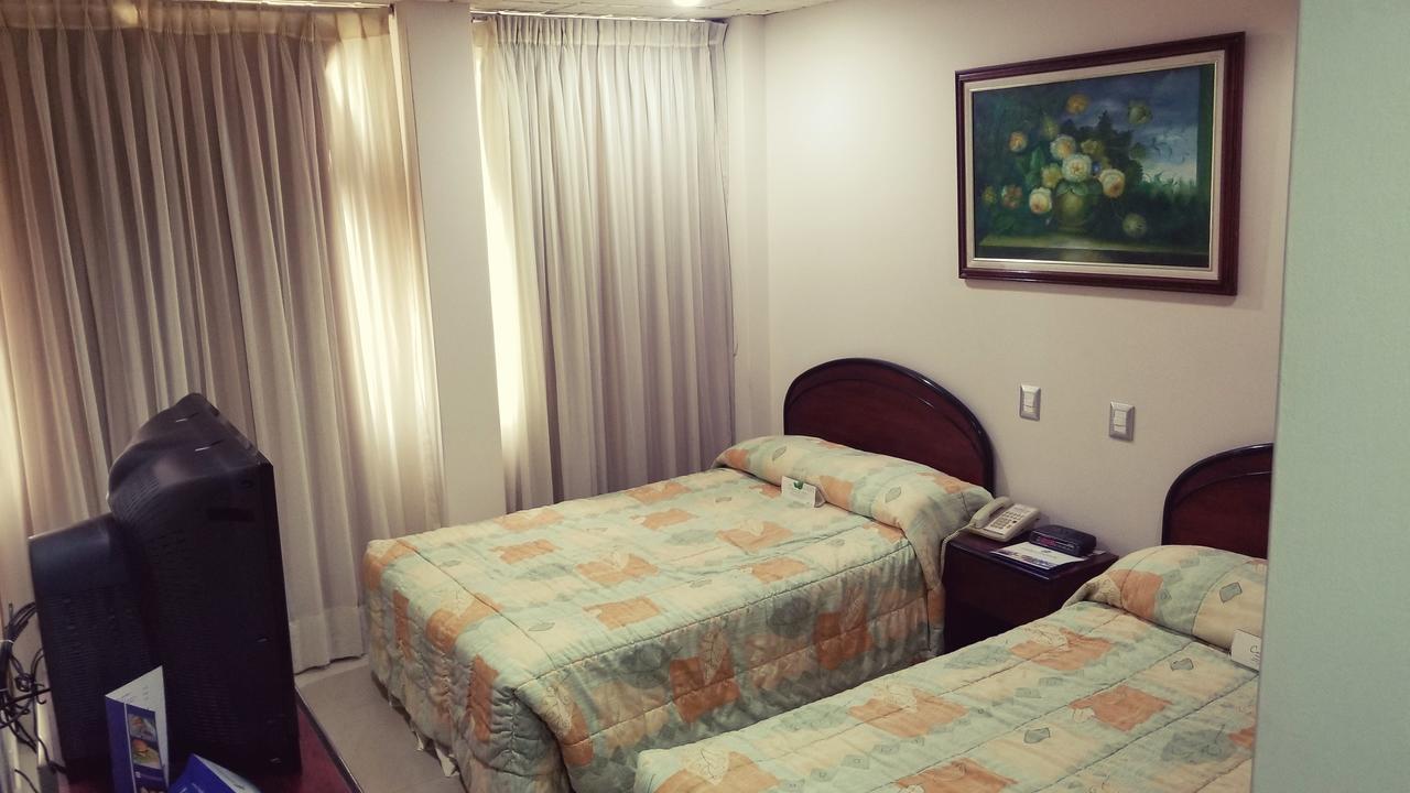 Hotel Ramada Гуаякіль Екстер'єр фото